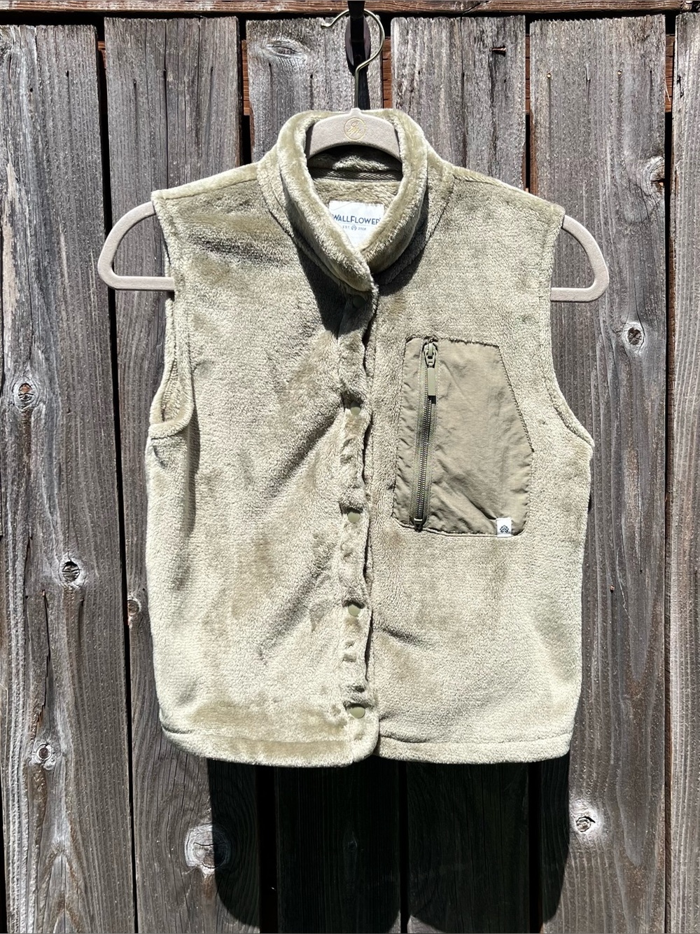 Wallflower olive green fleece snap up vest size medium